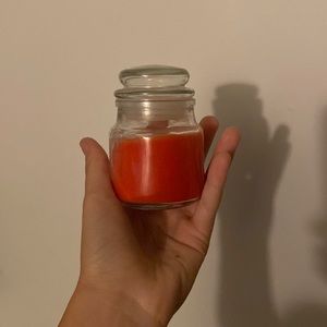 Really cute and amazing smelling candle it smells very tropical 🥥